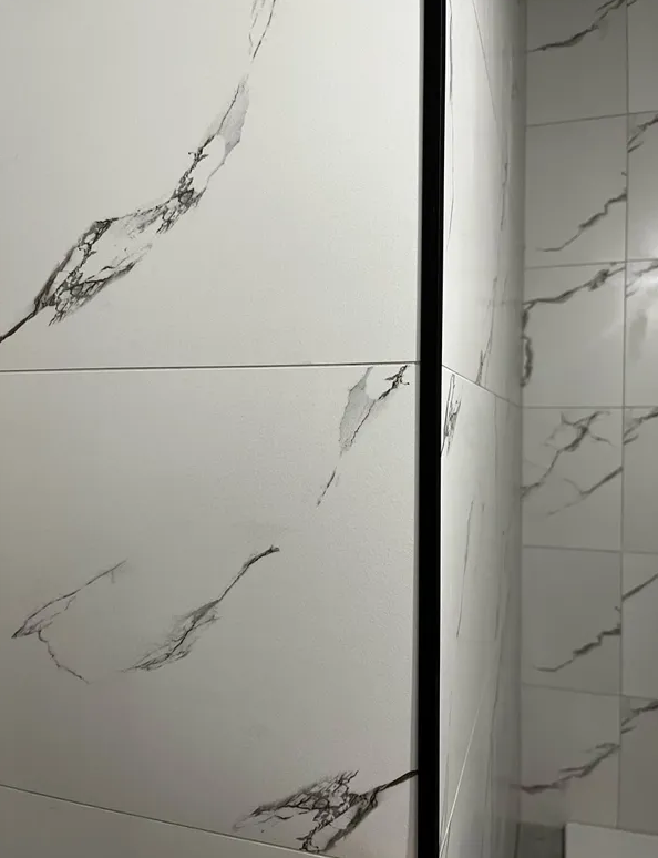 Профиль угловой Волшебная палочка Expert MSUPE 06-27.2700.15 20*20мм 2,7м Черный