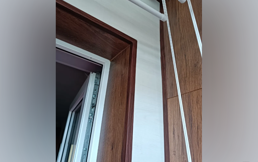 Угол декоративный 25х25 Уп 09-27.2700.561 Дуб мокко