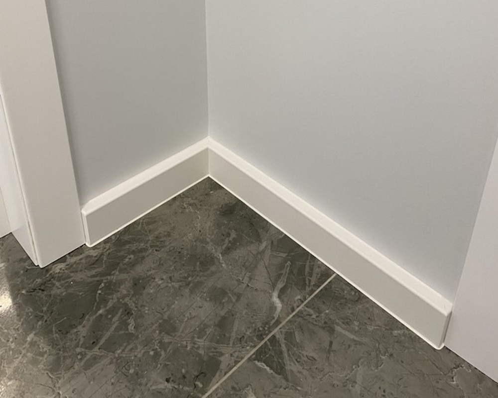 Плинтус ХДФ Dollken Cubu Flex Life 80мм х 2,5 м 1005 Белый RAL 9003