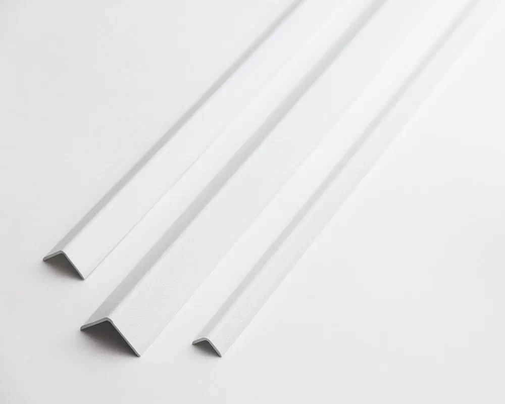 Угол ПВХ 20*20*2,7 м Белый