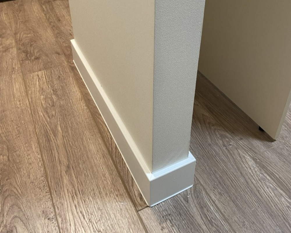 Плинтус ХДФ Dollken Cubu Flex Life 80мм х 2,5 м 1005 Белый RAL 9003