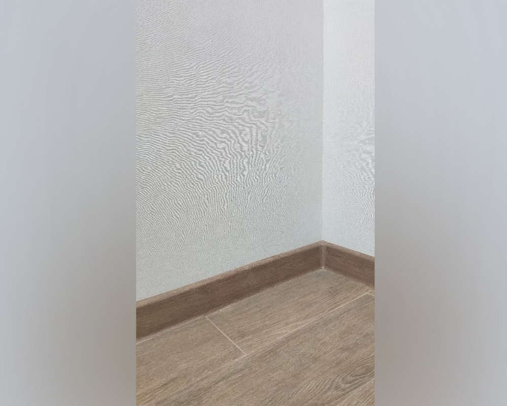 Плинтус ПВХ MAGIC STIСK 77мм 2,2 м MS12 Ятоба