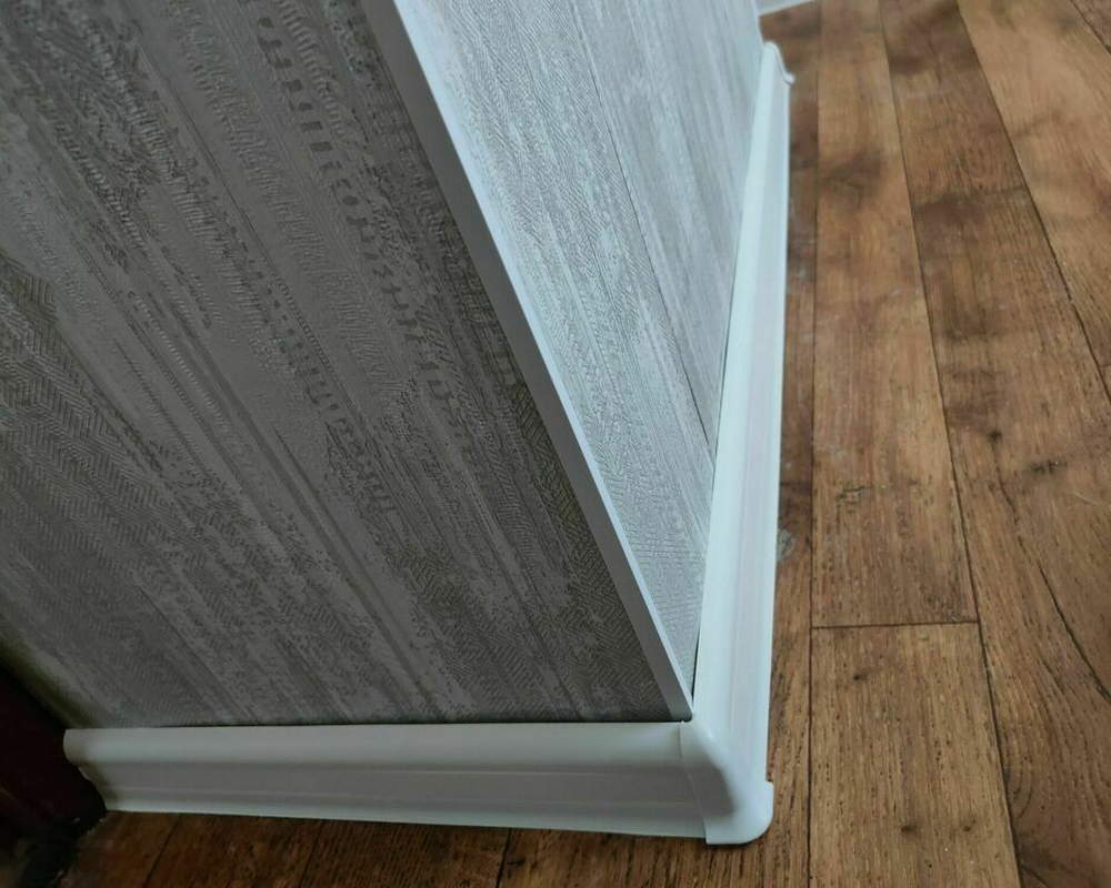 Плинтус ПВХ Идеал Классик 70мм 2,2м 001 Белый