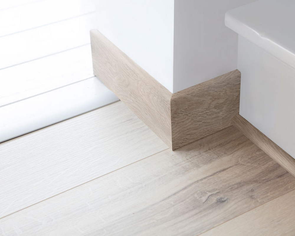 Плинтус напольный Salag Alpha 80 Сущность 2,4м